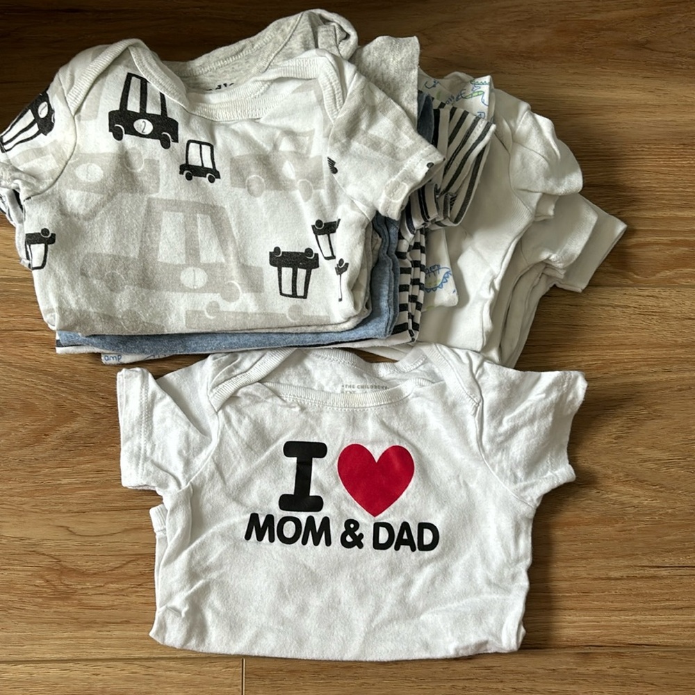 11 Baby Onesies 3-6m
